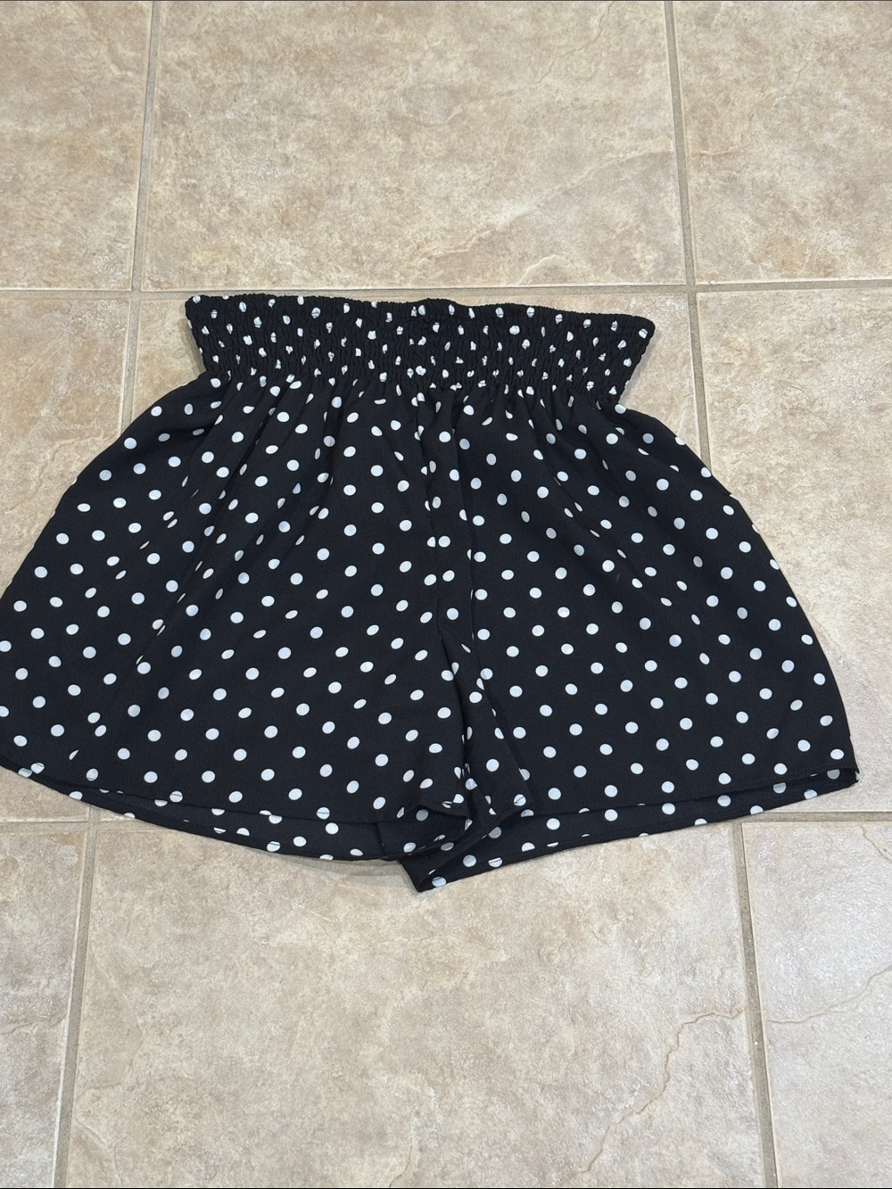 Black White Polka Dot High-Waist Women's Shorts. Size Large
